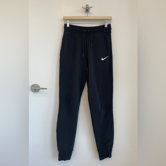 Nike Women’s Fleece Jogger, Small - Picture 1 of 3